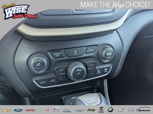 Used 2016 Jeep Cherokee Latitude w/ Cold Weather Group image 14