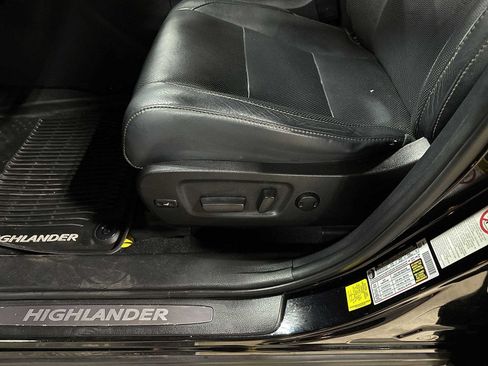 Used 2019 Toyota Highlander Limited AWD/4WD image 25