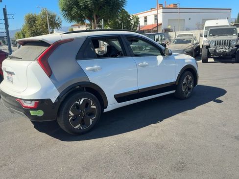 Used 2023 Kia Niro Wave FWD image 6