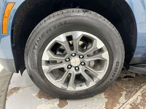 Used 2025 Chevrolet Suburban LT AWD/4WD image 27