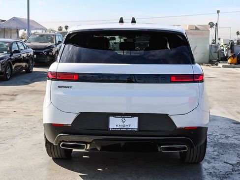 Used 2025 Land Rover Range Rover Sport SE AWD/4WD image 8