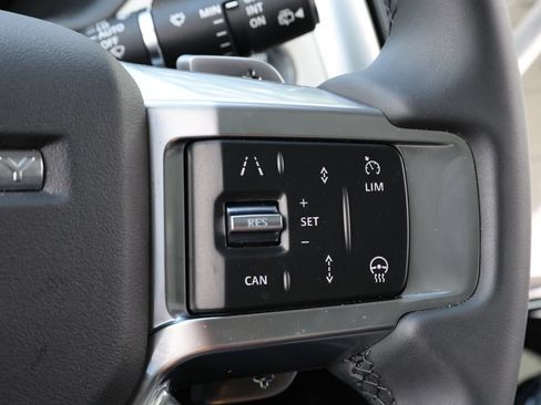 Used 2026 Land Rover Discovery Limited Edition AWD/4WD image 21