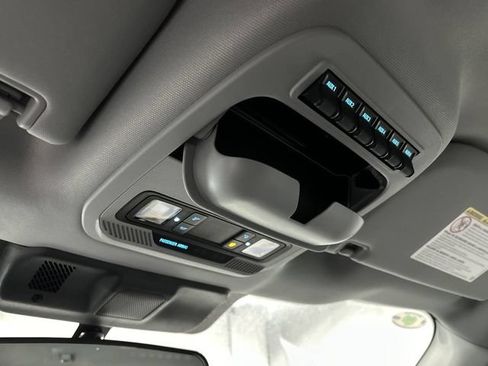 New 2023 Ford F550 4x4 Regular Cab Super Duty image 32