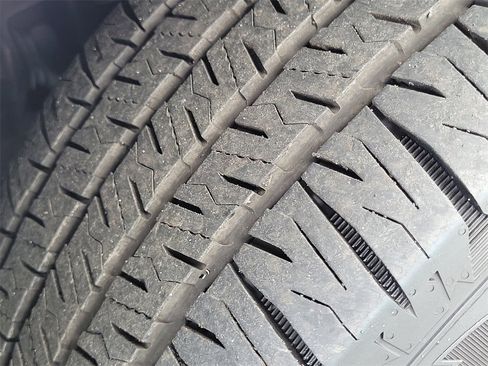 Used 2017 Chevrolet Suburban LT image 25