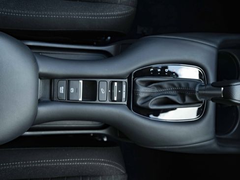 Used 2025 Honda HR-V LX image 27