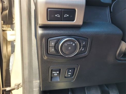 Used 2018 Ford F150 Platinum w/ Equipment Group 701A Luxury image 23