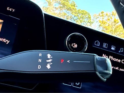 Used 2026 Chevrolet Traverse LT w/ Driver Confidence Package image 15