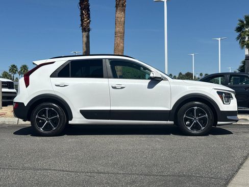 Used 2025 Kia Niro EX image 2