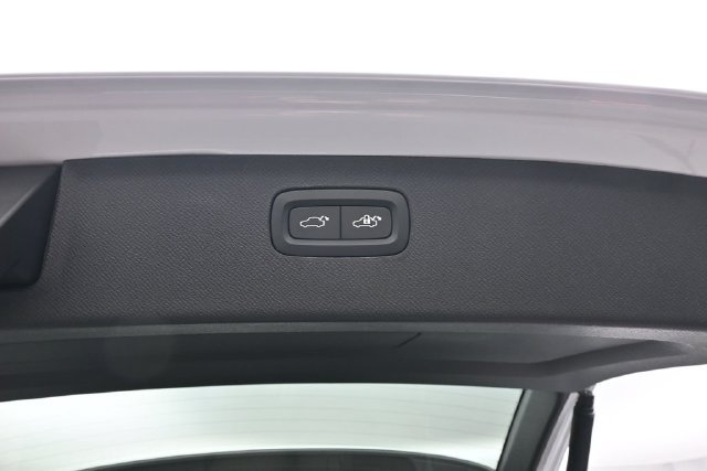 New 2027 Volvo XC90 B5 Plus AWD/4WD image 32