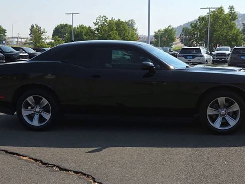 Used 2015 Dodge Challenger SXT w/ Sound Group RWD image 9