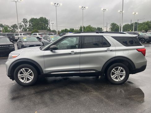 Used 2020 Ford Explorer XLT w/ Equipment Group 202A AWD/4WD image 4