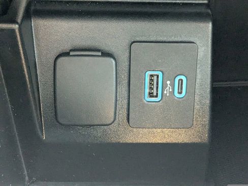 Used 2020 Ford Explorer Limited image 27