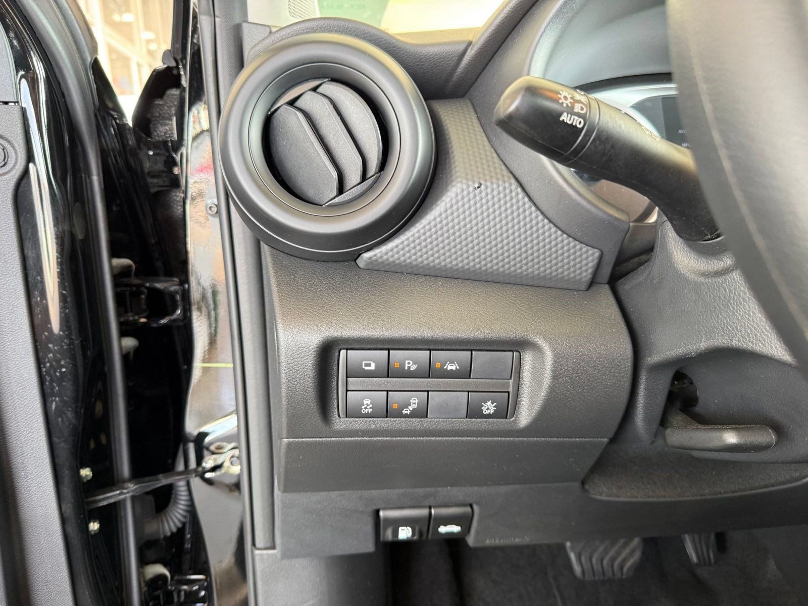 Used 2025 Nissan Kicks Play S FWD image 17