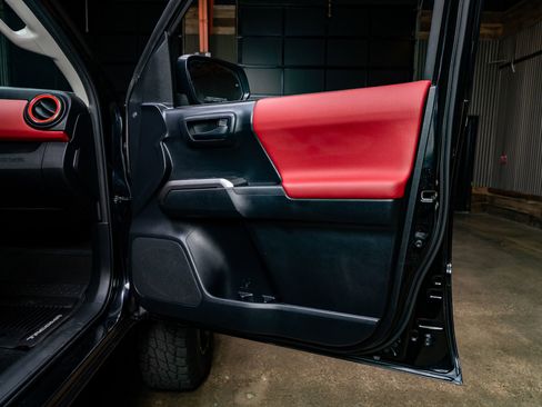 Used 2020 Toyota Tacoma SR5 image 34