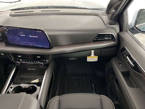 New 2026 Chevrolet Suburban Premier AWD/4WD image 15