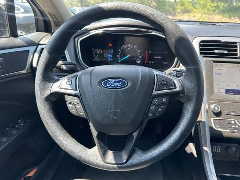 Used 2020 Ford Fusion SE FWD image 32