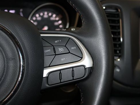 Used 2019 Jeep Compass Latitude image 17