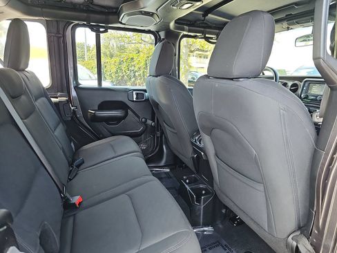 Used 2018 Jeep Wrangler Unlimited Sport AWD/4WD image 11