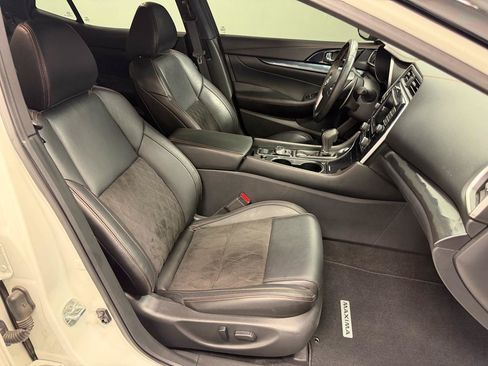 Used 2023 Nissan Maxima SR w/ Sport Mat Group FWD image 13