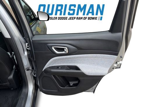 Used 2022 Jeep Compass Latitude image 25