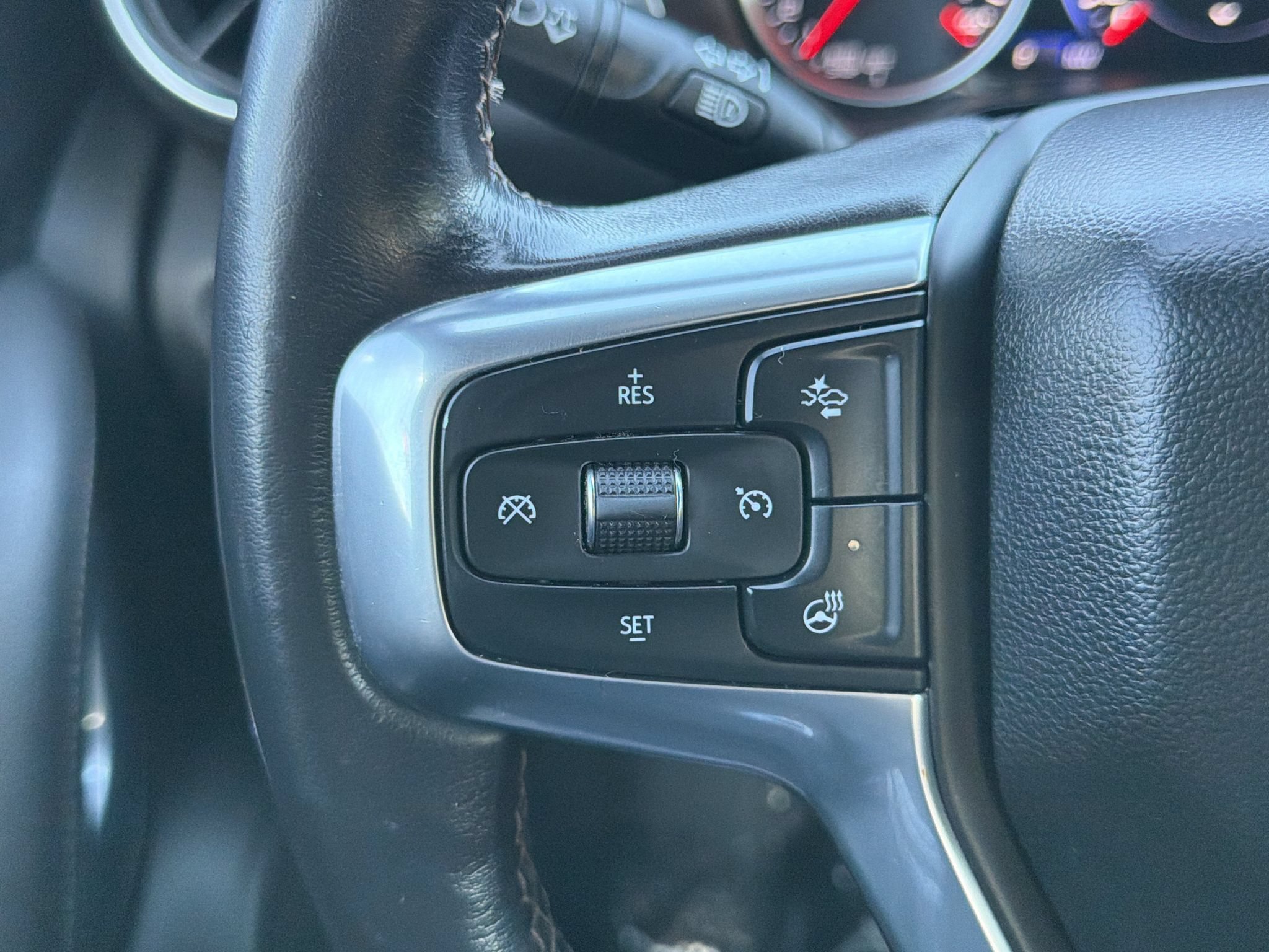Used 2020 Chevrolet Blazer Premier w/ Driver Confidence II Package FWD image 9
