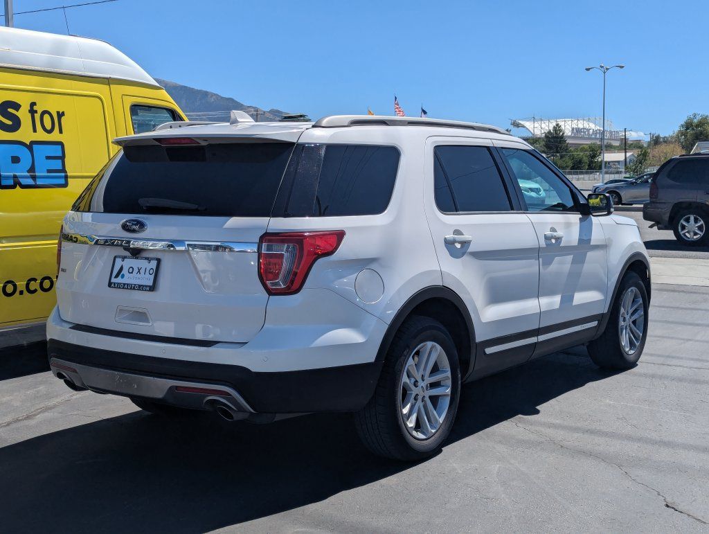 Used 2017 Ford Explorer XLT w/ Equipment Group 202A FWD image 4