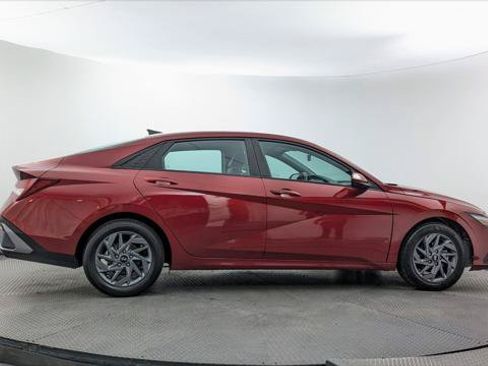 Used 2024 Hyundai Elantra SEL FWD image 9