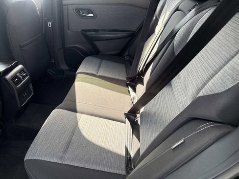 Used 2023 Nissan Rogue SV image 16