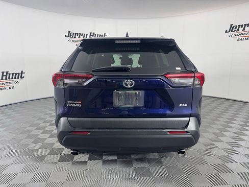Used 2019 Toyota RAV4 XLE w/ Convenience Package FWD image 8