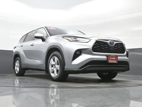 Used 2023 Toyota Highlander LE AWD/4WD image 24