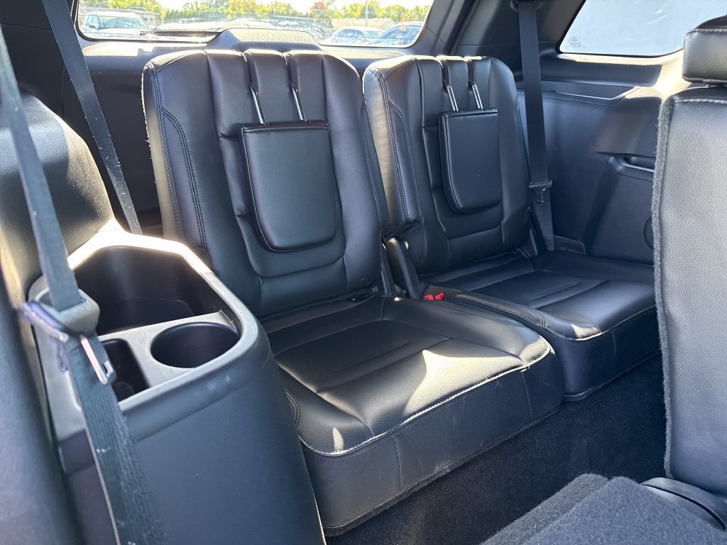 Used 2017 Ford Explorer XLT w/ Equipment Group 202A AWD/4WD image 21