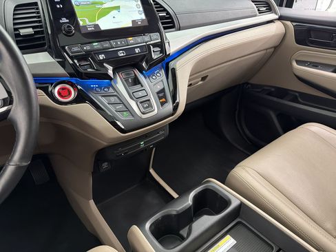 Used 2018 Honda Odyssey Elite image 18