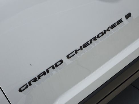 New 2025 Jeep Grand Cherokee L Altitude image 7