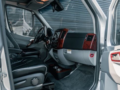 Used 2018 Mercedes-Benz Sprinter 3500 image 70