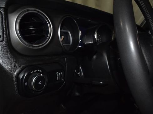 Used 2023 Jeep Wrangler Sahara image 24