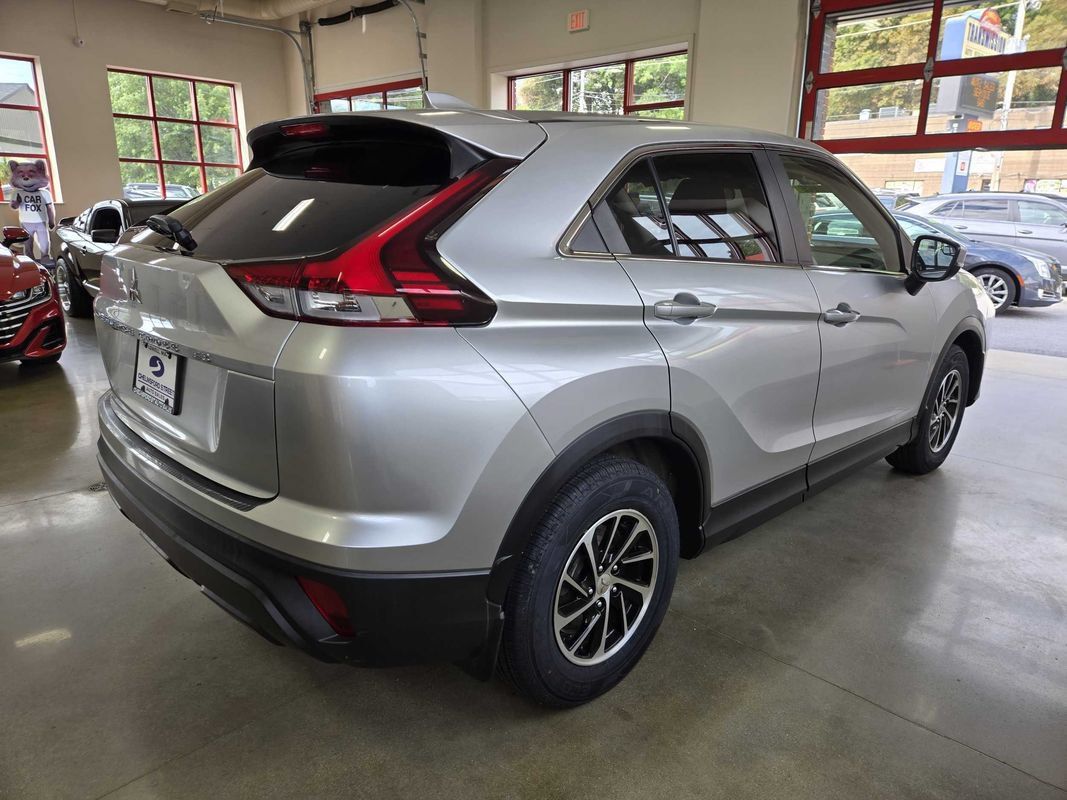 Used 2022 Mitsubishi Eclipse Cross ES FWD image 7