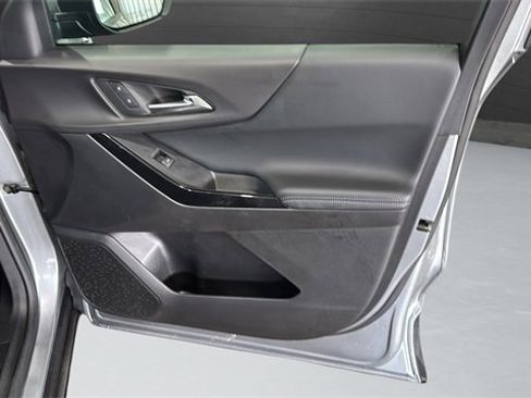 Used 2025 Chevrolet Equinox LT image 29