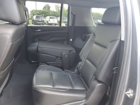 Used 2020 Chevrolet Suburban LT w/ Luxury Package RWD image 5