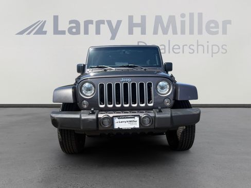 Used 2017 Jeep Wrangler Unlimited Sahara w/ Connectivity Group AWD/4WD image 8