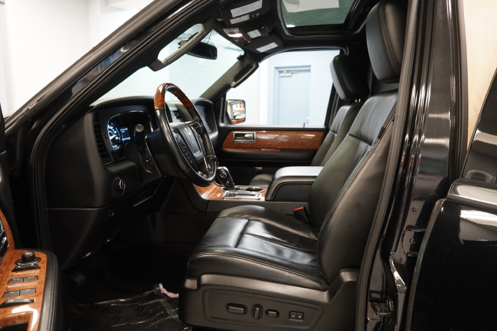 Used 2015 Lincoln Navigator L 4WD image 9