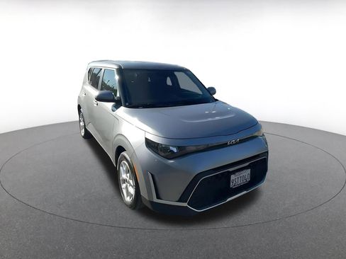 Used 2025 Kia Soul LX w/ LX Technology Package image 3
