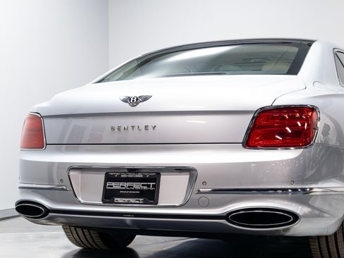 Used 2021 Bentley Flying Spur W12 image 88
