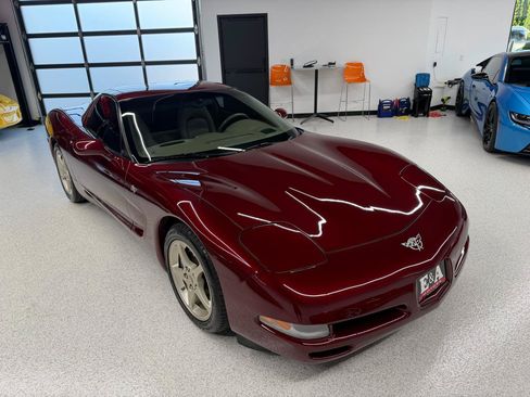 Used 2003 Chevrolet Corvette Coupe w/ Preferred Equipment Group RWD image 20