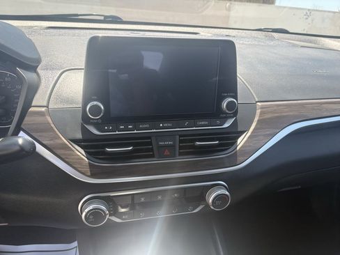 Used 2025 Nissan Altima 2.5 SV FWD image 54