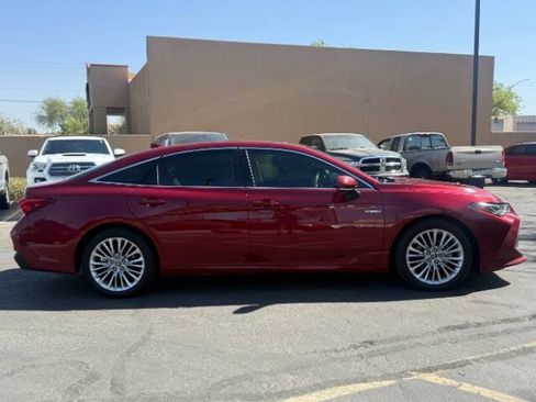 Used 2019 Toyota Avalon Limited w/ Advanced Safety Package FWD image 2