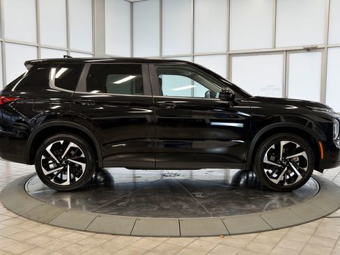 Used 2024 Mitsubishi Outlander SE image 9