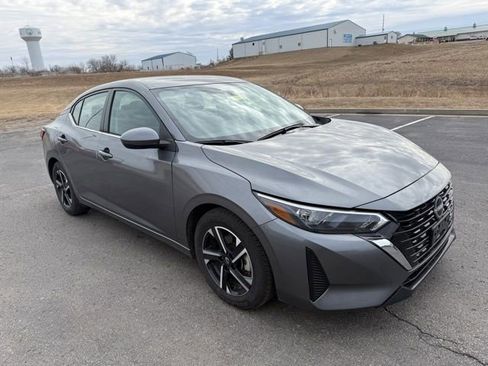 Used 2024 Nissan Sentra SV image 3