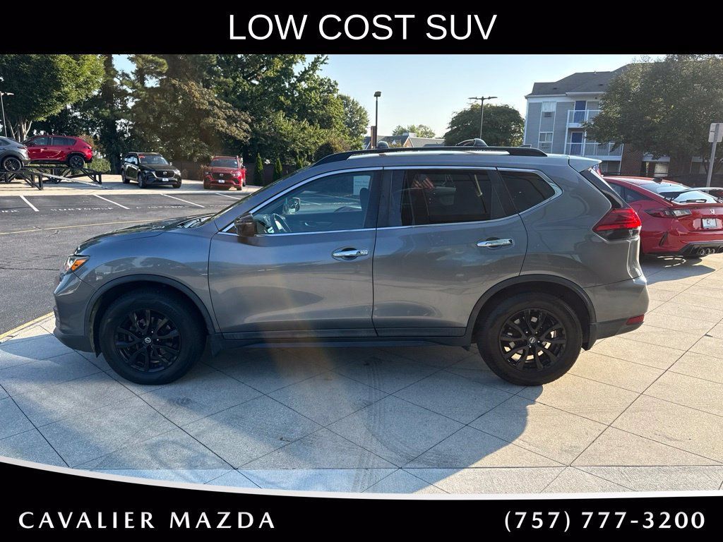 Used 2017 Nissan Rogue SV w/ Midnight Edition Package FWD image 4