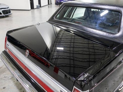 Used 1988 Lincoln Town Car Signature RWD image 20