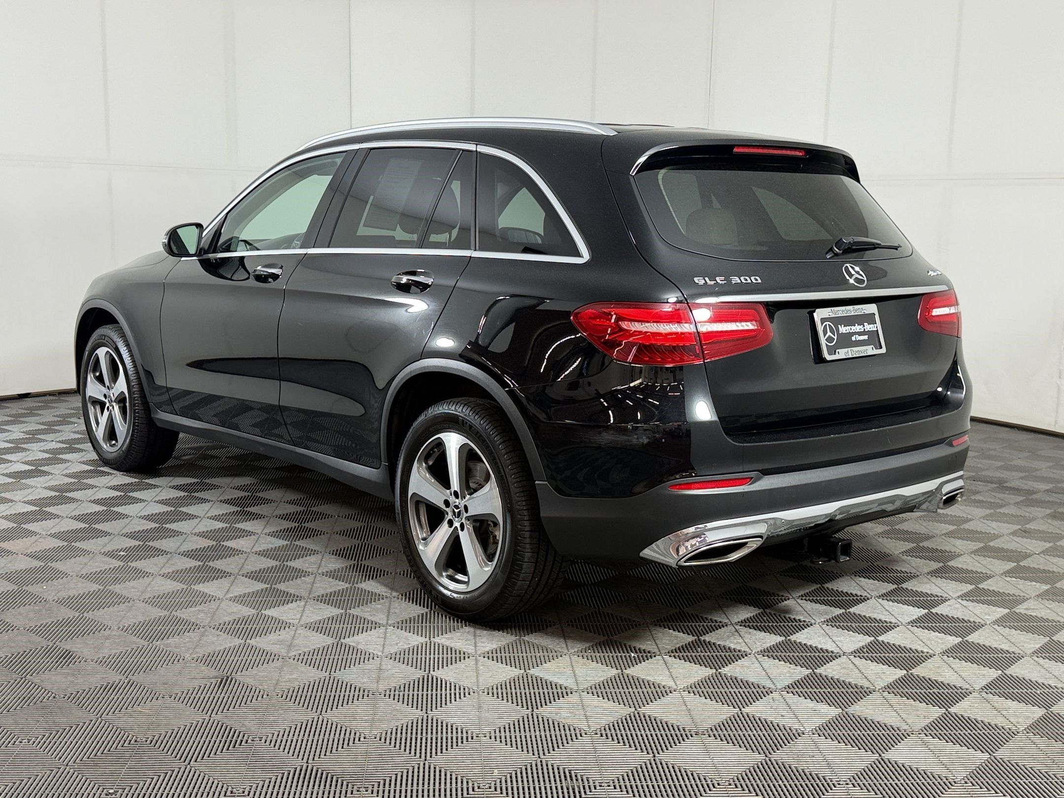 Used 2019 Mercedes-Benz GLC 300 4MATIC image 3